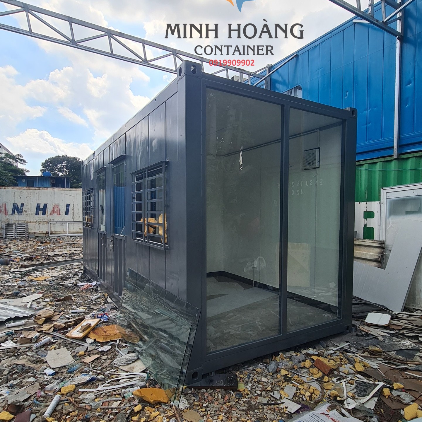 Container nhà ở 20 feet khung kính tạo không gian mở dạng chia thành hai phòng đầy đủ thiết bị